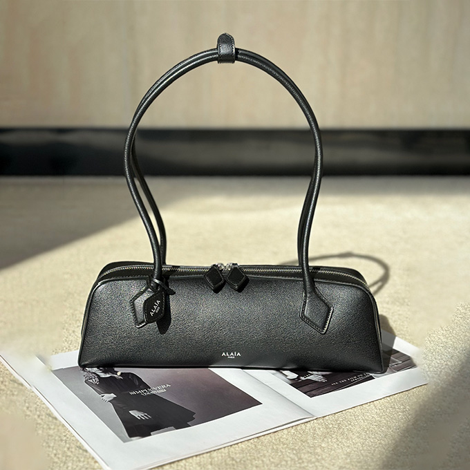 alaïa le teckel long handle barrel shoulder handbag
